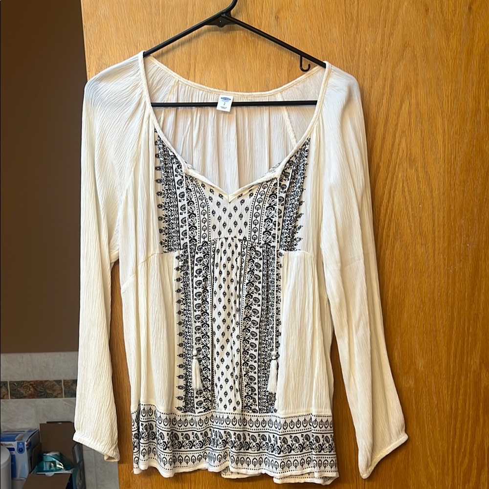 Old Navy Cream and Black Patterned Blouse